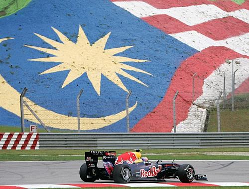 O australiano Mark Webber, da RBR, foi o melhor na sexta-feira de treinos livres em Sepang
