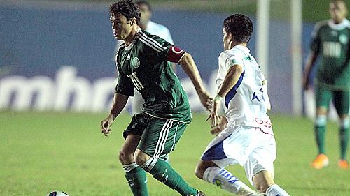 Kleber fez os dois gols do Palmeiras sobre o Santo André