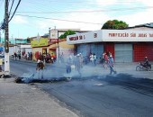 Fiscais da SMTT e militares 'apagaram' incêndio com baldes