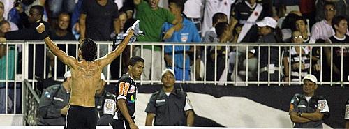 Bernardo comemora o gol da classificação do Vasco para as oitavas da Copa do Brasil