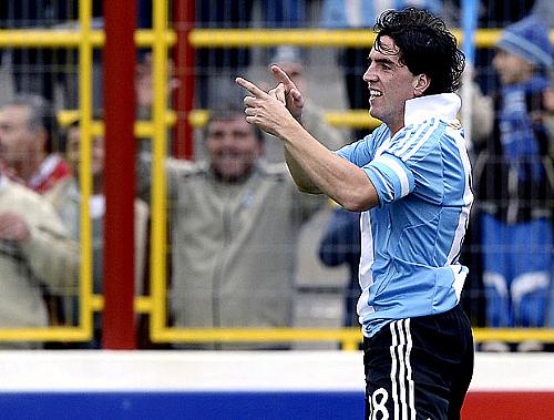 Gabriel Hauche comemora gol da Argentina contra o Paraguai
