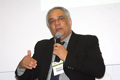 Psiquiatra alagoano Emmanuel Fortes em palestra no ClasSaúde
