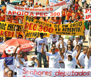 Além de manifestação na Esplanada dos Ministérios, defensores da PEC 300 criarão uma frente parlamentar em defesa do piso salarial dos PMs