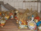 Cerca de 100 cestas básicas são jogadas em lixão