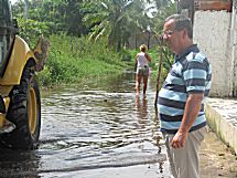 Técnicos da prefeitura dão início à obra emergencial na Massagueira