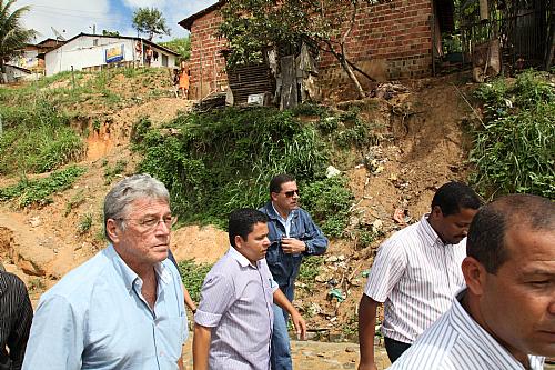 Governador visitou áreas atingidas pelas chuvas em São Luiz do Quitunde