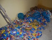 Cerca de 100 cestas básicas são jogadas em lixão
