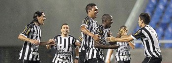 Marcelo Nicácio comemora o primeiro gol do Ceará nesta quinta-feira