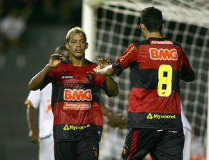 Marcelinho Paraíba comemora o gol que deu a liderança ao Sport