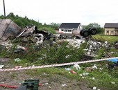 Imagem dos destroços do avião que caiu perto de Petrozavodsk (norte da Rússia) nesta terça-feira (21), divulgadas pelo Ministério de Emergências russo