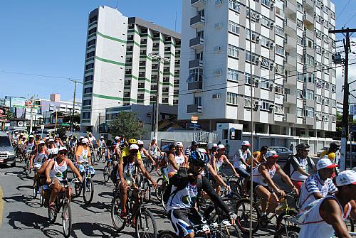 Passeio ciclístico reúne centenas de pessoas em Maceió
