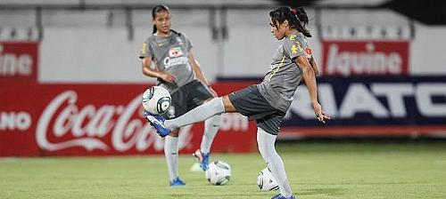 Seleção Feminina fez seu primeiro treino em Recife, no Estádio do Arruda, local do amistoso de quinta-feira