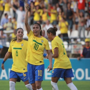 Melhor do mundo, Marta comemora gol em amistoso pela seleção brasileira
