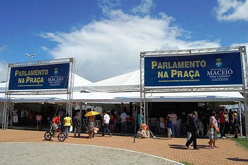 Câmara gasta mais de R$ 100 mil com Parlamento na Praça