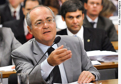 Renan propõe em seu parecer novo calendário para as eleições de presidente a prefeito na Reforma Política