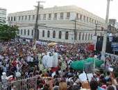 Milhares de pessoas saíram em procissão em celebração ao feriado de Corpos Christi