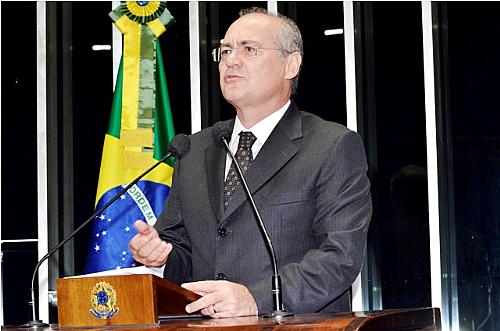 Renan diz em Plenário que rito das MPs transforma senadores em despachantes