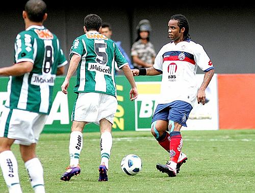 Estreante em Pituaçu, Carlos Alberto não conseguiu ajudar o Bahia a vencer a primeira partida em casa
