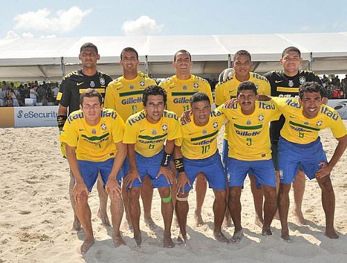 Seleção brasileira de futebol de areia vai buscar a vaga na Copa do Mundo da Itália (Foto: CBBS / divulgação)