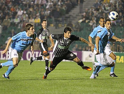 Muitos erros marcaram o confronto entre Figueirense e Grêmio