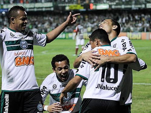 Com gols de Marcos Aurélio, Pereira e Bill, Coritiba vence Fluminense por 3 a 1 no PR e dá sequência à reação no Campeonato Brasileiro