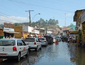 Trânsito fica prejudicado por contas das chuvas em Bebedouro