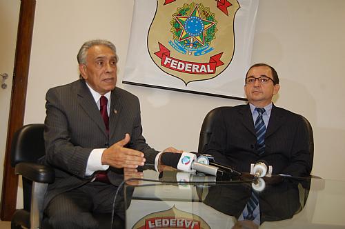 Diretor da Vigilância Estadual Paulo Bezerra e delegado federal Antônio Delfino Neto
