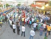 Entrega dos equipamentos reúne agricultores sertanejos na Praça Central de Santana