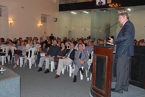 Durante a sessão, Alexandre Toledo destacou a importância de ordenar o sistema de saúde e o fortalecimento das discussões junto aos gestores dos municípios alagoanos