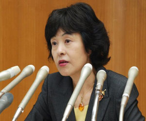 A prefeita de Hokkaido, Harumi Takahashi, anuncia que autorizou a planta de Tomari Hokkaido a voltar a funcionar