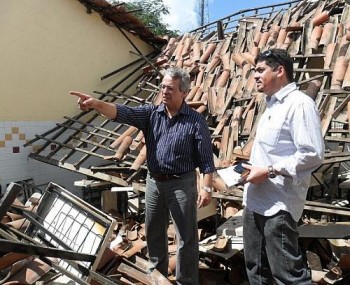 Secretário de Educação visita Escola que desabou em Campo Alegre