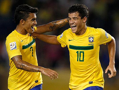 Philippe Coutinho comemora o segundo gol do Brasil contra o Panamá