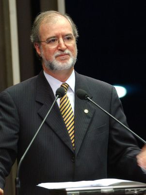 Deputado Eduardo Azeredo defende o PL 84/99 sobre crimes cibernéticos