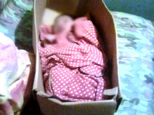 Bebê é encontrado dentro de caixa, no ES