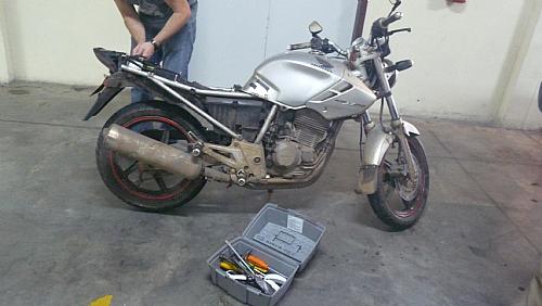 Pasta base de cocaína foi encontrada em motocicleta
