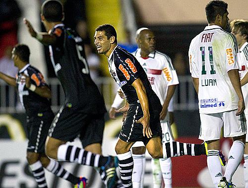 Diego Souza comemora gol do Vasco contra o Palmeiras