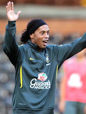Ronaldinho Gaúcho volta a atuar com a camisa da Seleção em Londres