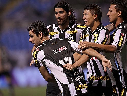 Gustavo comemora o segundo gol do Botafogo contra o Palmeiras