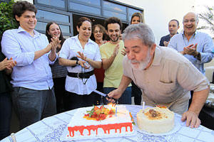 Lula comemora aniversário na última quinta com funcionários do Instituto Lula
