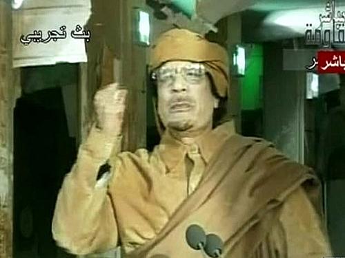 Imagem de Muammar Kadhafi mostrada pela TV líbia durante um de seus discursos em 1º de agosto, em uma de suas últimas aparições