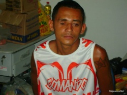 Douglas da Silva foi preso por porte ilegal de arma