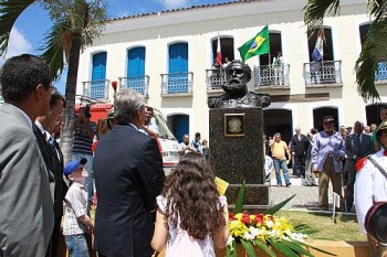 O governador Teotonio Vilela presta homenagem ao Marechal Deodoro no dia da Proclamação da República