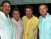 Renan com o prefeito Amaro Júnior e convidados no festival do coco