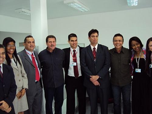 Gerentes e funcionários do Bradesco com o prefeito Remi Calheiros e o secretário de Finanças do município, Ediberto Omena