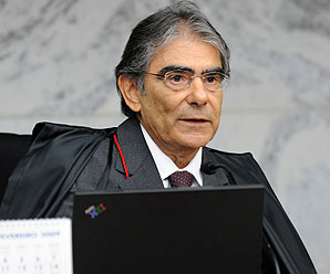 Ministro Ayres Britto manteve julgamento para o dia 16 de janeiro