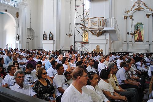Dezenas de pessoas acompanharam celebração na Catedral Metropolitana de Maceió