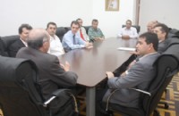 Provedor Humberto Gomes ao lado do gerente de Suprimentos, Severino Moura, em encontro com gestores de Suprimentos de hospitais brasileiros