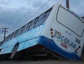 Ônibus escolar de Marechal Deodoro se envolve em acidente