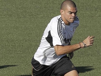 Pepe entrou na discussão entre Mourinho e Daniel Alves: 'Real é a melhor equipe do mundo'