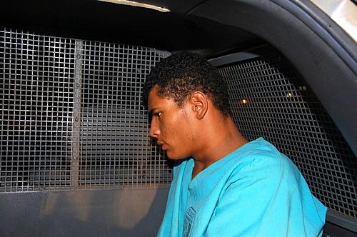 Adriano Firmino, acusado de duplo homicídio, teria violentado colega de cela no Cadeião